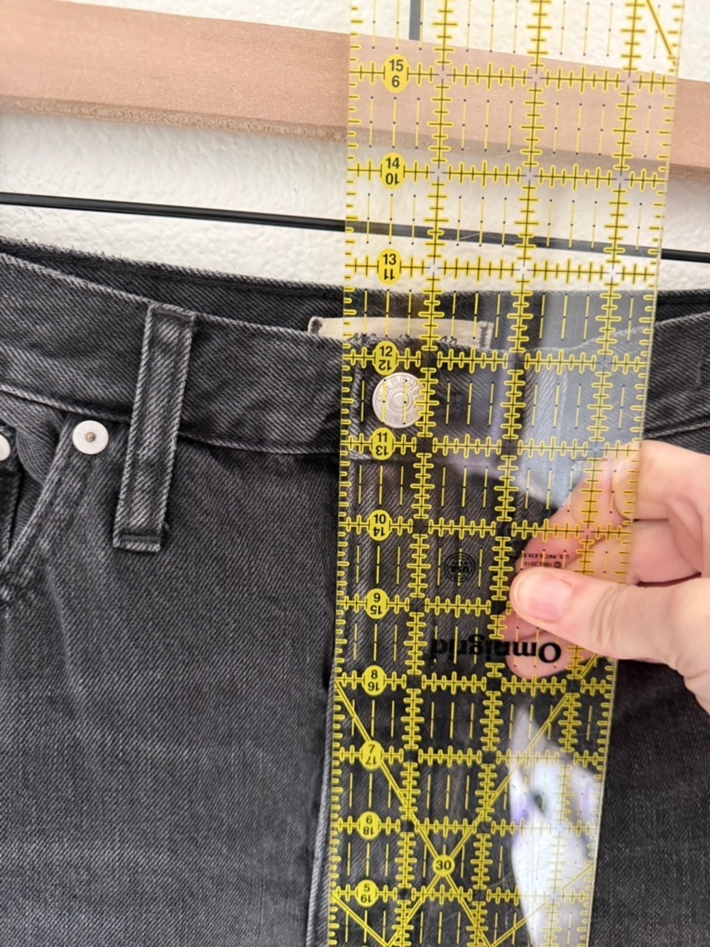 Madewell Balloon Jean in Noll Wash - 28 - Like New - Picture 7 of 9